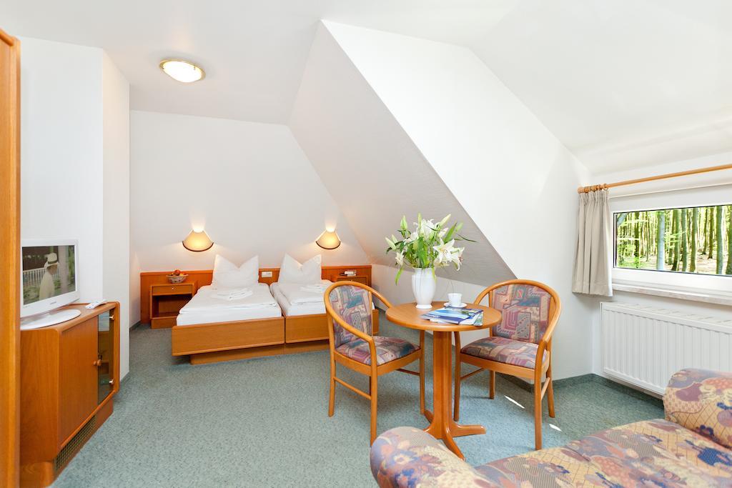 Restaurant & Hotel Baumhaus Hagen Sassnitz Habitación foto